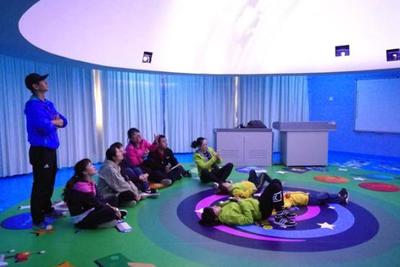 造訪春城-視美樂工程投影案例賞析之昆明學?？平甜^